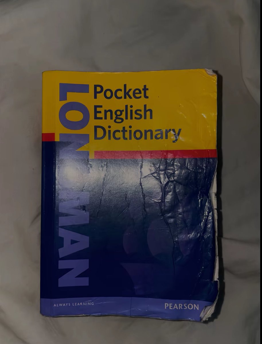 MOGdey4U's tweet image. I can still remember the smell of some pages.😑