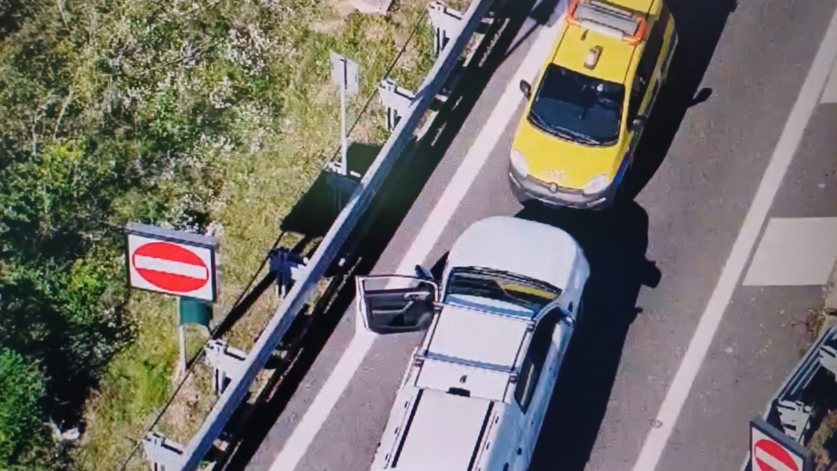 A_Stillavato's tweet image. Un nuovo entusiasmante progetto @StradeAnas #A2, con un #drone #DJI #Dock3 #Matrice4T a pilotaggio remoto #BVLOS per una distanza dal punto di decollo al target di 5km! Ricreato lo scenario di un incidente da pericoloso #contromano #NoiSiamoAnas.