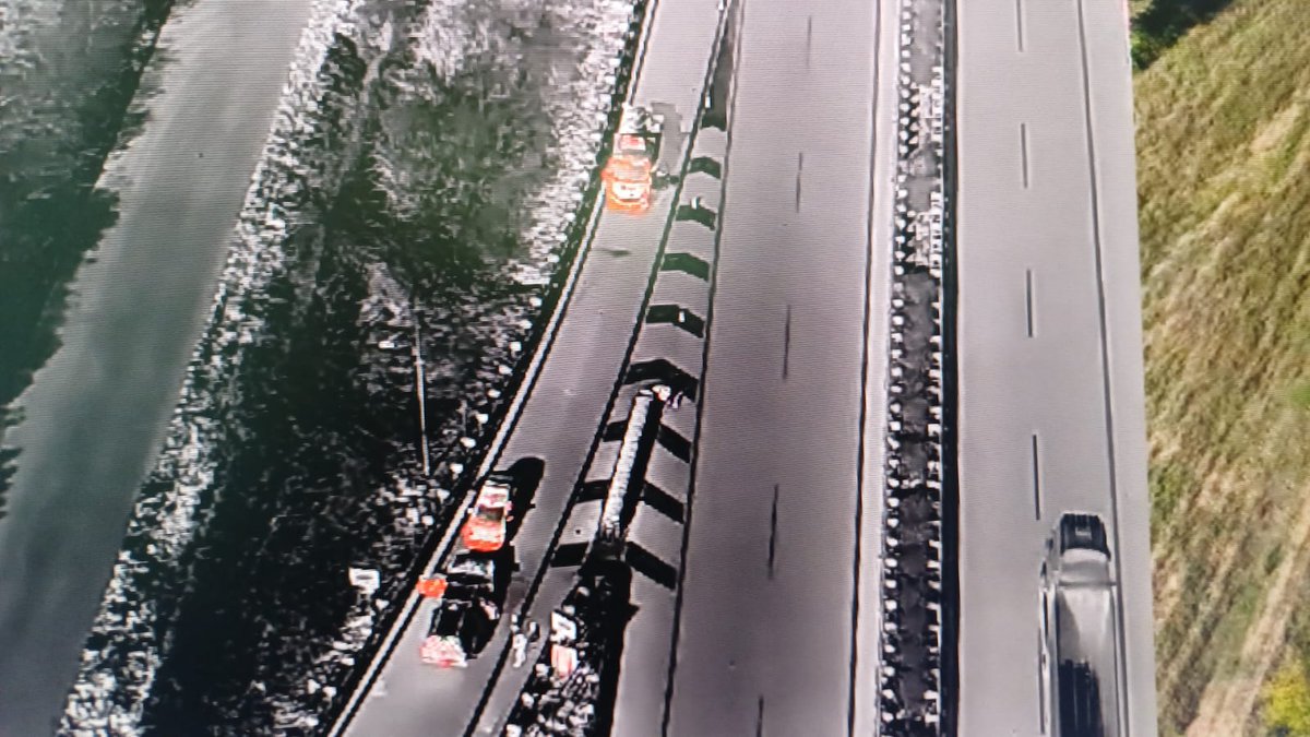 A_Stillavato's tweet image. Un nuovo entusiasmante progetto @StradeAnas #A2, con un #drone #DJI #Dock3 #Matrice4T a pilotaggio remoto #BVLOS per una distanza dal punto di decollo al target di 5km! Ricreato lo scenario di un incidente da pericoloso #contromano #NoiSiamoAnas.