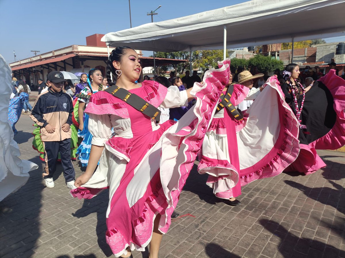 UniversalHgo's tweet image. Este viernes 21 de noviembre,  en #Tulancingo, se lleva a cabo el desfile conmemorativo al 115 aniversario de la #RevoluciónMexicana. 

Estudiantes, instituciones,  dependencias y población en general recorren las calles del centro.

Fotos: Grisel Lira