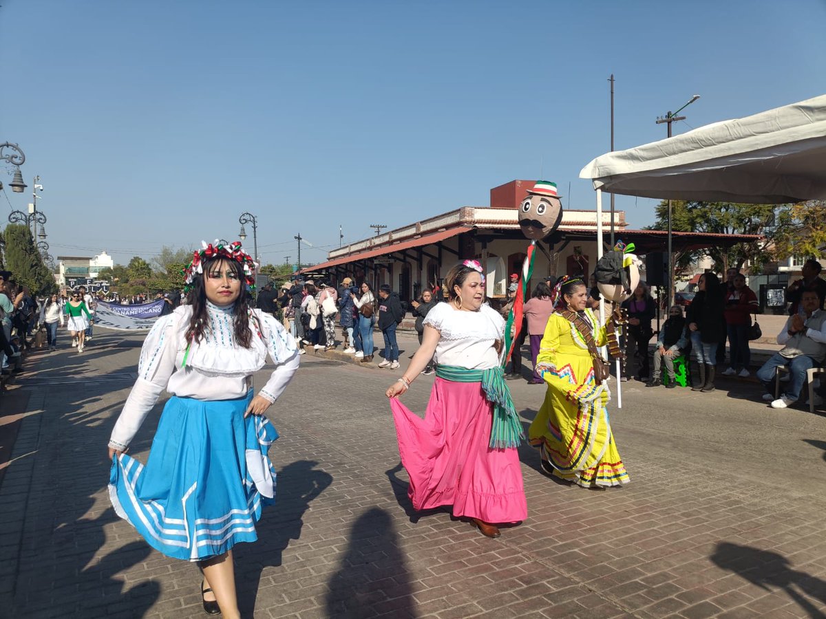 UniversalHgo's tweet image. Este viernes 21 de noviembre,  en #Tulancingo, se lleva a cabo el desfile conmemorativo al 115 aniversario de la #RevoluciónMexicana. 

Estudiantes, instituciones,  dependencias y población en general recorren las calles del centro.

Fotos: Grisel Lira