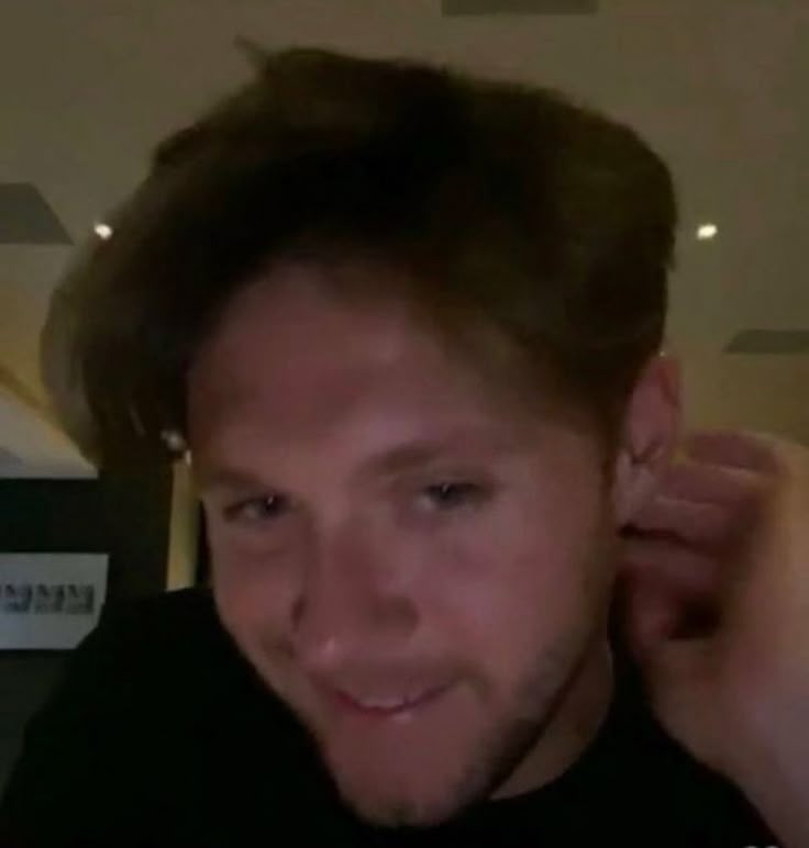 erodastommo28's tweet image. everytime i see a niall edit i immediately think of soph