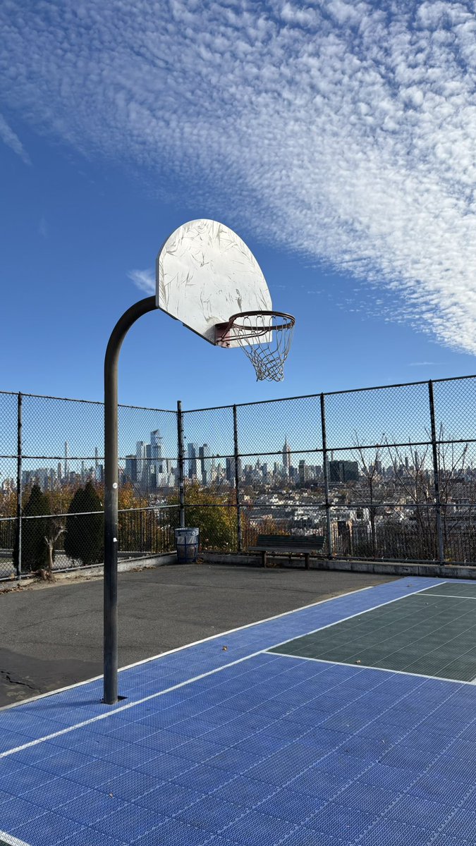 My favorite spot in the city 🏀