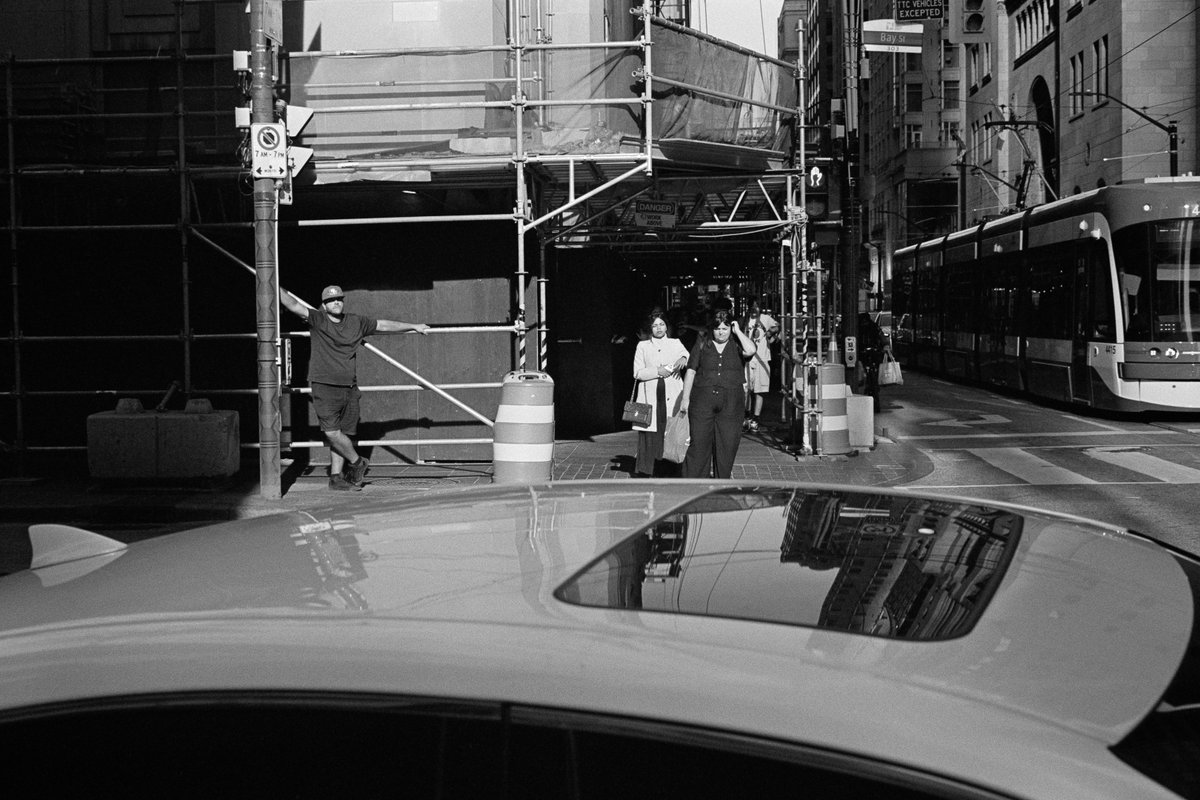 thekarledwards's tweet image. Waiting for the light on Bay Street in Toronto, September 2025. #filmphotography #hp5 #summicron #50mm #leicamp
