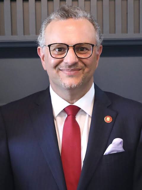 مسعد بولس
مستشار ترمب

هذا له دور كبير 
في اخفاء حقائق ملف السودان عن ترمب✅

احفظوة جيداً راح اتكلم عنه

Mousad Boulos
Trump’s advisor

He plays a major role
in hiding the truth about the Sudan file from Trump ✅

Remember him well 
I will talk about him later