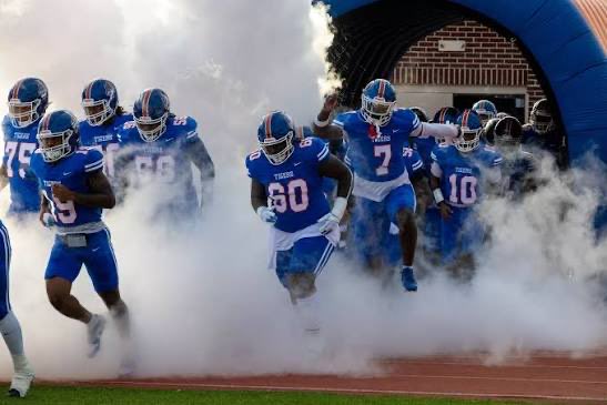 #AGTG Blessed to receive a scholarship offer to <a href="/SavannahStateFB/">Savannah State Football</a> 
<a href="/CoachTrist/">Coach Nick Trist</a>  <a href="/AwesomeJet20/">Coach Jet 🛩️</a>  <a href="/CollegeFBPortal/">College Transfer Portal</a>  <a href="/AL6AFootball/">Alabama6AFootball</a>