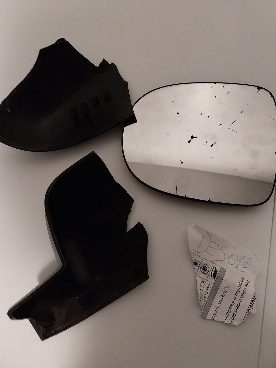 KhawenXh's tweet image. Ya un frero il a explosé mon rétro et m'a laissé ce papier
J'aurai préféré ton numéro le sang