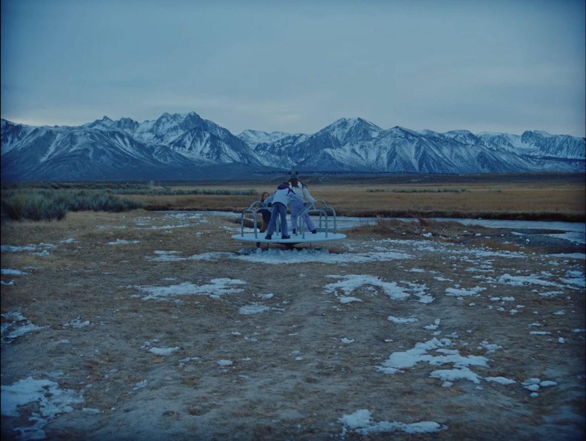 TOTHEMOUNTAlNS's tweet image. holy shit.