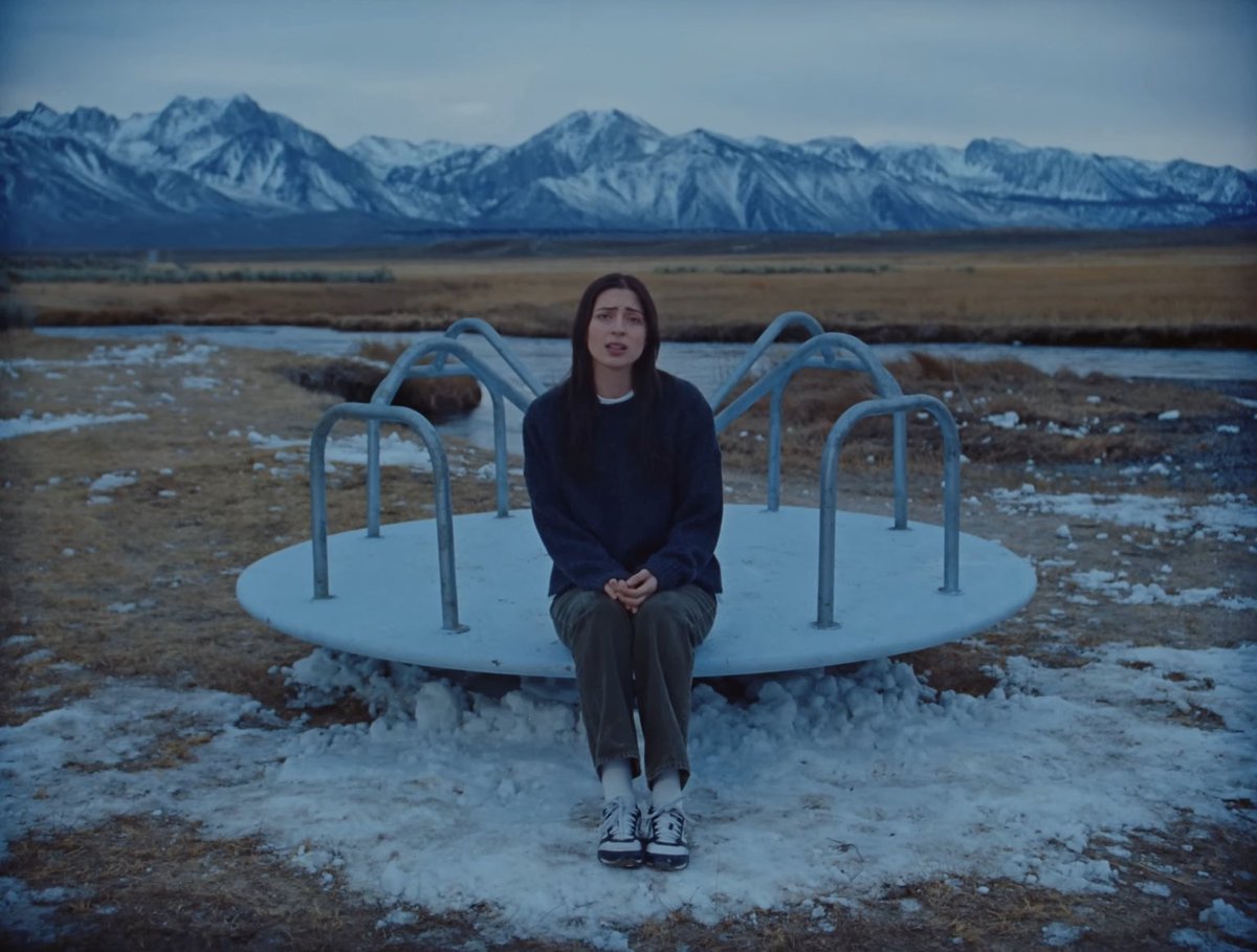 TOTHEMOUNTAlNS's tweet image. holy shit.