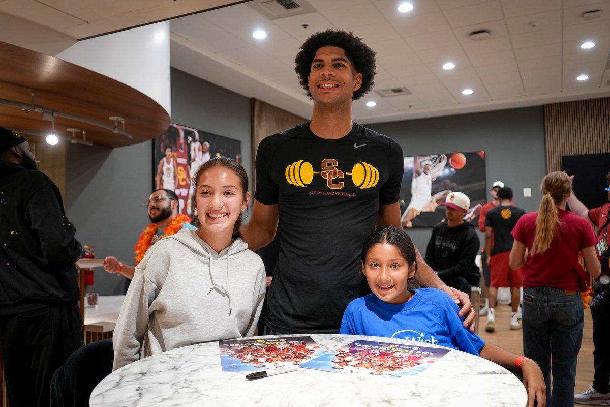 houseof_victory's tweet image. Had the BEST time with families from @makeawishla at a recent @USC_Hoops game 🫶 

Making memories on and off the court ✌️