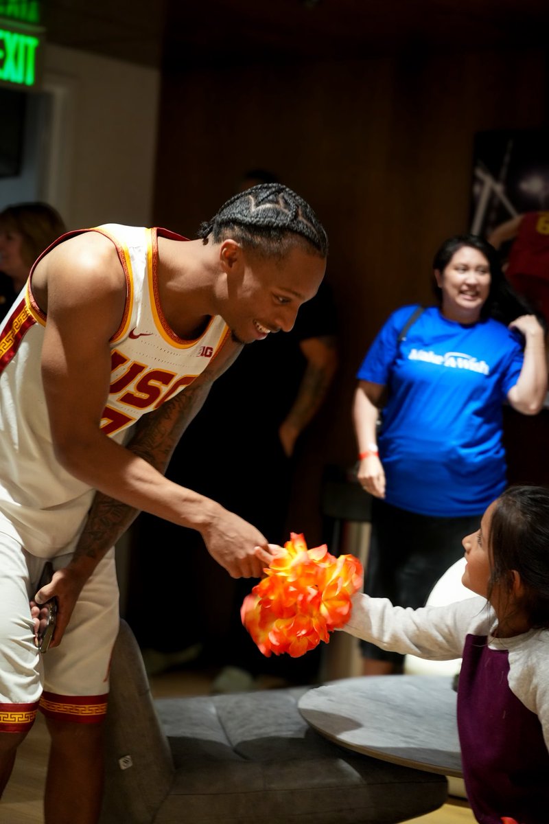 houseof_victory's tweet image. Had the BEST time with families from @makeawishla at a recent @USC_Hoops game 🫶 

Making memories on and off the court ✌️