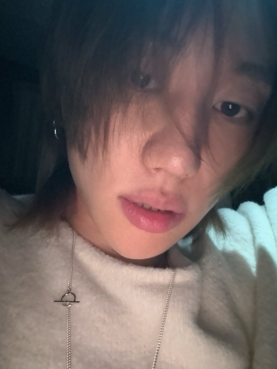 eclipazed's tweet image. 风会把我飘到你身边，拿我的手跟我一起走