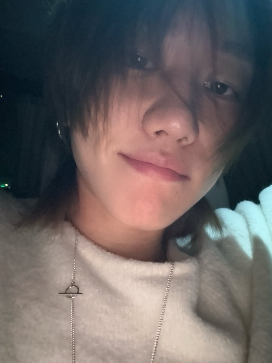 eclipazed's tweet image. 风会把我飘到你身边，拿我的手跟我一起走