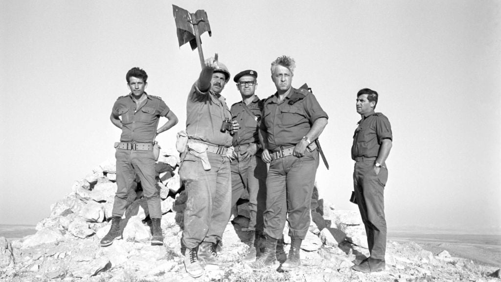 mosha3324's tweet image. 🔴🔴🔴
للمصري الذي يسخر  من السوري على المناطق التي دخلها الجيش الإسرائيلي جنوب سوريا .
الجيش الإسرائيلي جلس يتجول 6 سنوات 
في سيناء ،  لو لا دعم السعودية والعراق
والجزائر  انك لن تستطع تنفذ عملية 6 أكتوبر 
ولن تستعيد متر واحد من سيناء
خلونا صامتين احسن لنخرج فضايحكم .