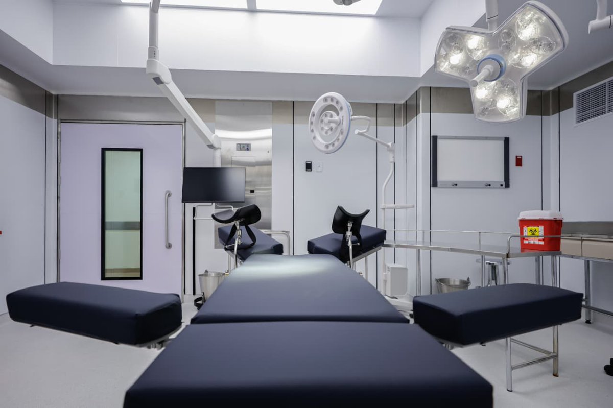 Issste_BCS's tweet image. 📰 #COMUNICADO
Fortalece ISSSTE atención médica con dos nuevos quirófanos en el CMN “20 de Noviembre”.
🔗goo.su/nmgXB