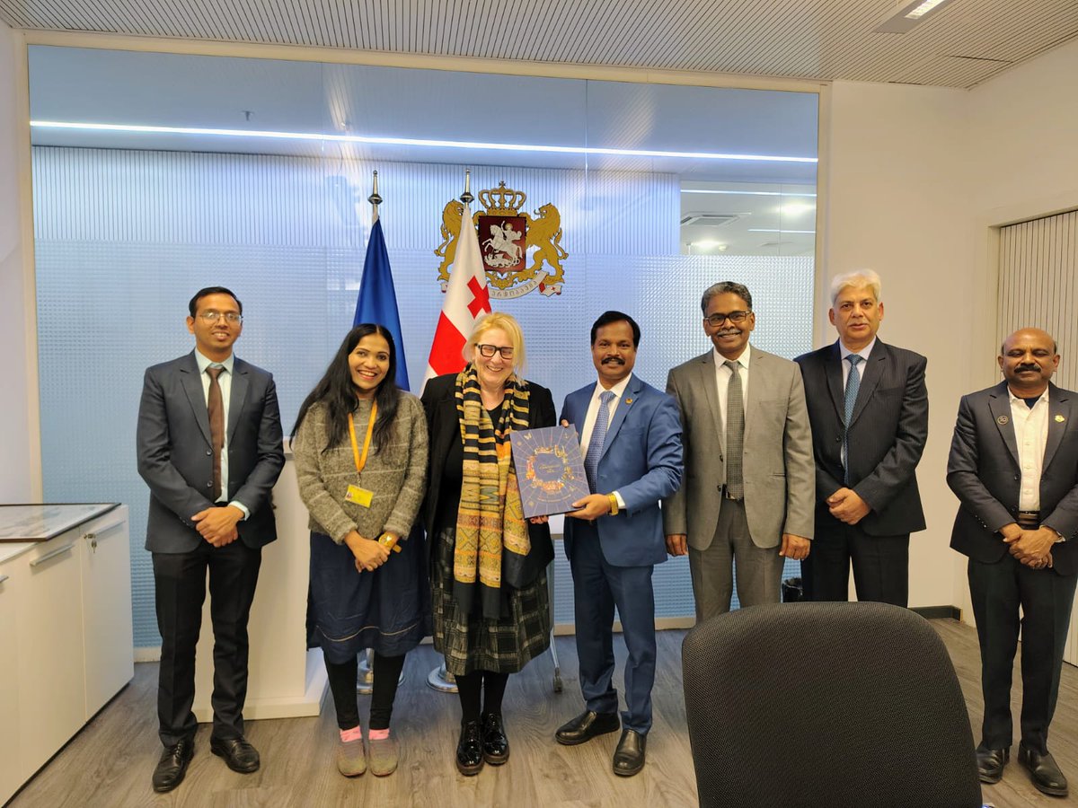 ISCBangalore's tweet photo. Shri P. Sivakumar, Secretary General, ISC had a meeting with Ms. Inga Pkhaladze, Deputy Minister of Economy and Sustainable Development of Georgia, briefed about ISC and BACSA Conference. He presented a book “The Chronicles of Silk”, which depicts the “Wild Silk Route”. https://t.co/6ttAEN0N22