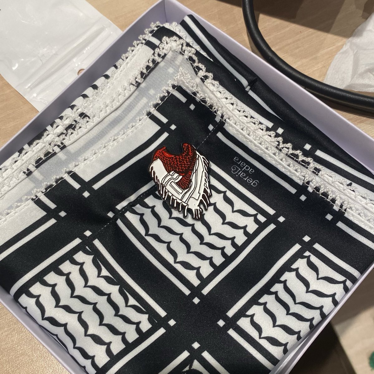 caeonianrora's tweet image. HE USED MY SCAARFFF 😭😭😭