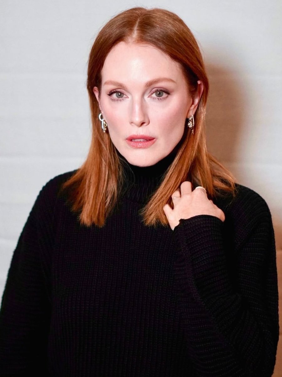 daily julianne moore tweet media