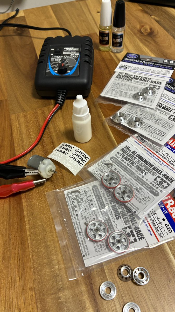 MelocotonW's tweet image. 気になっていたそうだら〜？@soudara3249 さんのローラー研磨剤WRCをYahoo!フリマでクーポン使って格安でゲット！

早速試してみて大満足！
元々圧入されていた520が脱脂もせずに研磨剤だけでこれだけブン回ります！

#回るローラーが欲しい
#WRC
#ミニ四駆