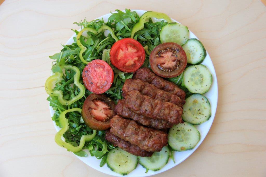 CompassandFork's tweet image. Romanian mici are easy, skinless sausages. Perfect for the outdoor grill. #ExperienceBucharest #recipe bit.ly/2sUocdj