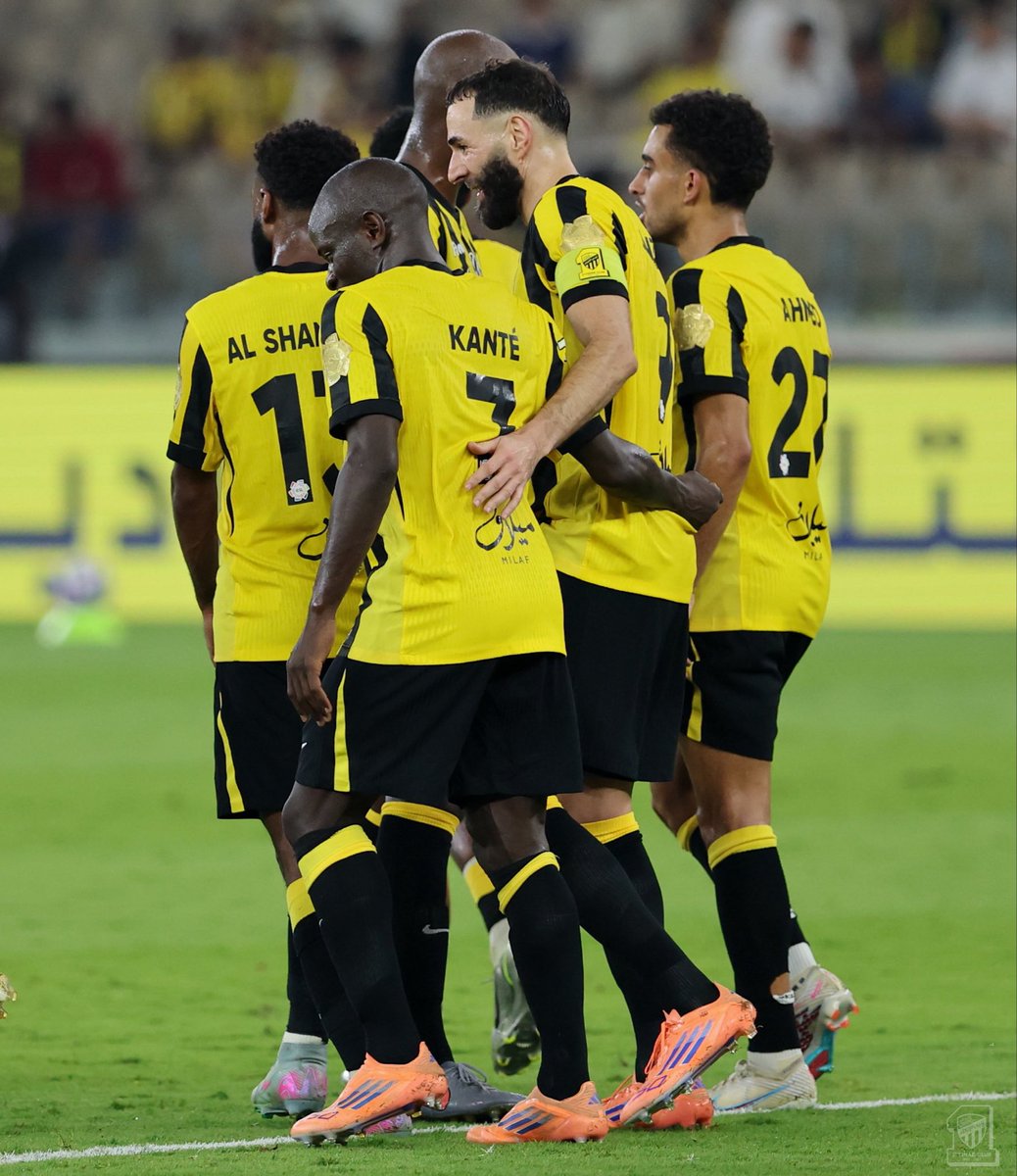 CURVAGOLD's tweet image. الحمدلله على الفوز وحصد النقاط الثلاث، شكراً لكل من حضر وساند ، وشكراً لرجالنا في الملعب وللجهازين الفني والإداري. والقادم بإذن الله أجمل وأفضل 💛🖤