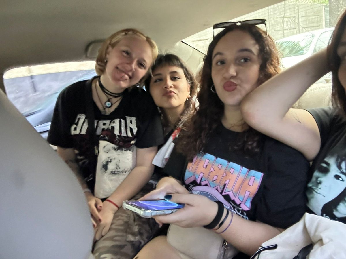 lujiaguss's tweet image. viajen con (y por) esa desconocida de twitter no se van a arrepentir