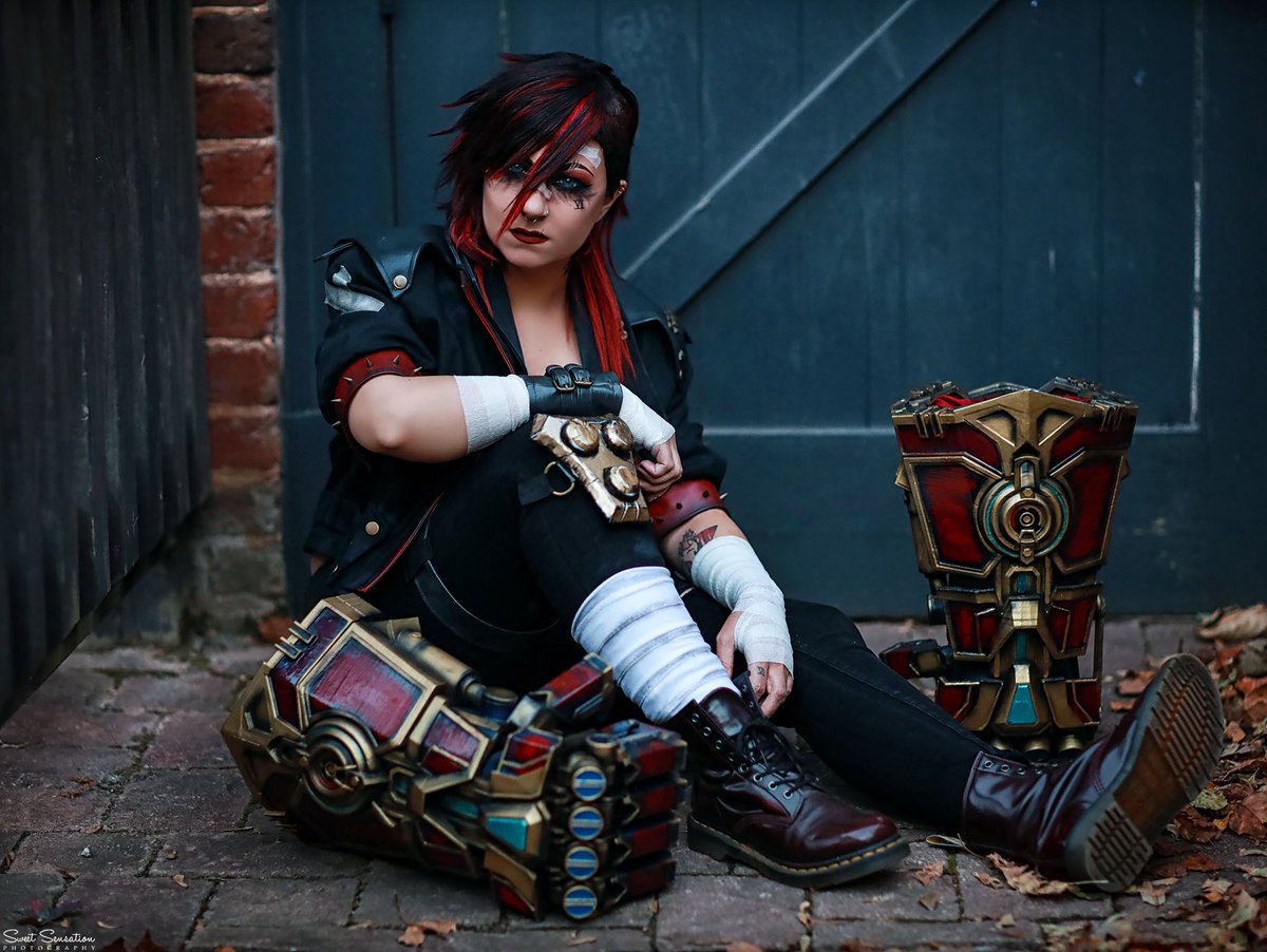 Bridoof's tweet image. 🖤💜Howdy, I’m Bri💜🖤
East coast cosplayer, seamstress, fabricator and horror fanatic. 👻 

Please DM for commission inquiries! 
🔮Portfolio: bridoof.wixsite.com/bridoof
🔮Instagram: instagram.com/bridoof
Bridoof on just about everything else! 👻