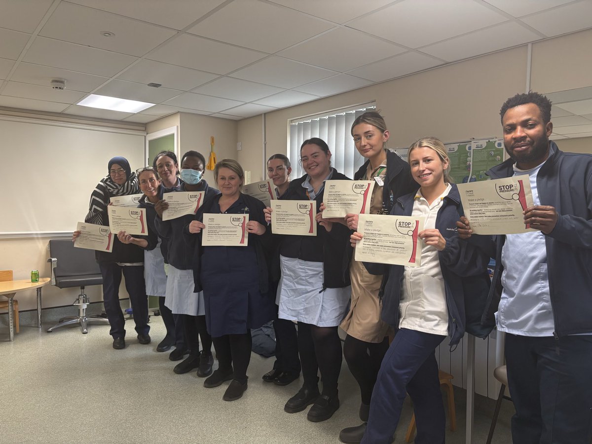comm_tvipc's tweet photo. Raising awareness with our TLCO WEST District Nursing Team for STOP THE PRESSURE. 
The wonderful team have made pledges in making a commitment on how they can individually prevent pressure ulcers! 
@MFTnhs @TLCOwestisbest @TraffordLCO 
#Stopthepressure https://t.co/3PIe91mNGP