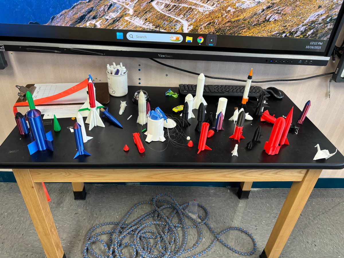RuralTechFund's tweet image. 🚀 New educator perspective on the RTF blog!
STEM Instructional Coach Aaron Miller shares how Vermont 6th graders designed &amp;amp; launched 3D-printed rockets — plus resources and lessons you can use in your own classroom. Check it out: ruraltechfund.org/wolves-in-spac…