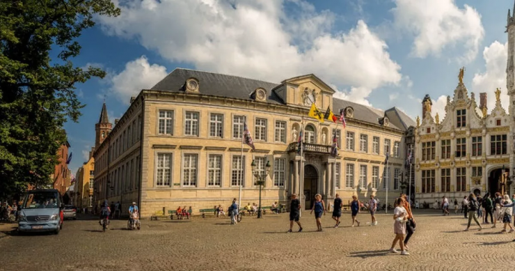 Bruges (Bel) : le parquet requiert 8 ans de prison contre Sileshu T., un érythréen passeur de migrants. Il est finalement acquitté car l’interprète en langue amharique, la seule parlée par le prévenu, n’était pas disponible.

fdesouche.com/2025/11/21/bru…