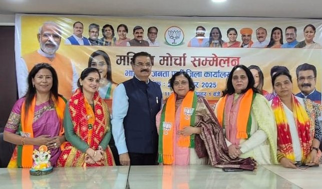 poojakapilmisra's tweet photo. दिल्ली कॉरपोरेशन उपचुनाव में करोल बाग जिले की नारायण सीट पर भाजपा प्रत्याशी चंद्रकांत शिवानी जी के समर्थन में महिला मोर्चा सम्मेलन को मुख्य वक्ता के रूप में संबोधित किया।

साथ में जिला अध्यक्ष राजीव बब्बर जी महिला मोर्चा जिला अध्यक्ष प्रमिला चौधरी जी, महिला मोर्चा प्रदेश प्रभारी श्याम बाला जी, प्रदेश मंत्री रेखा सिंह जी, मानसी अरोड़ा जी व सभी पूर्व एवं वर्तमान पार्षद बहने, जिला पदाधिकारी, मंडल अध्यक्ष एवं नारायण क्षेत्र की सभी बहने उपस्थित रही।

@narendramodi @AmitShah @blsanthosh @JPNadda @TawdeVinod @VanathiBJP @PandaJay  @BJPMahilaMorcha @BJP4India @BhajanlalBjp @madanrrathore @BJP4Rajasthan