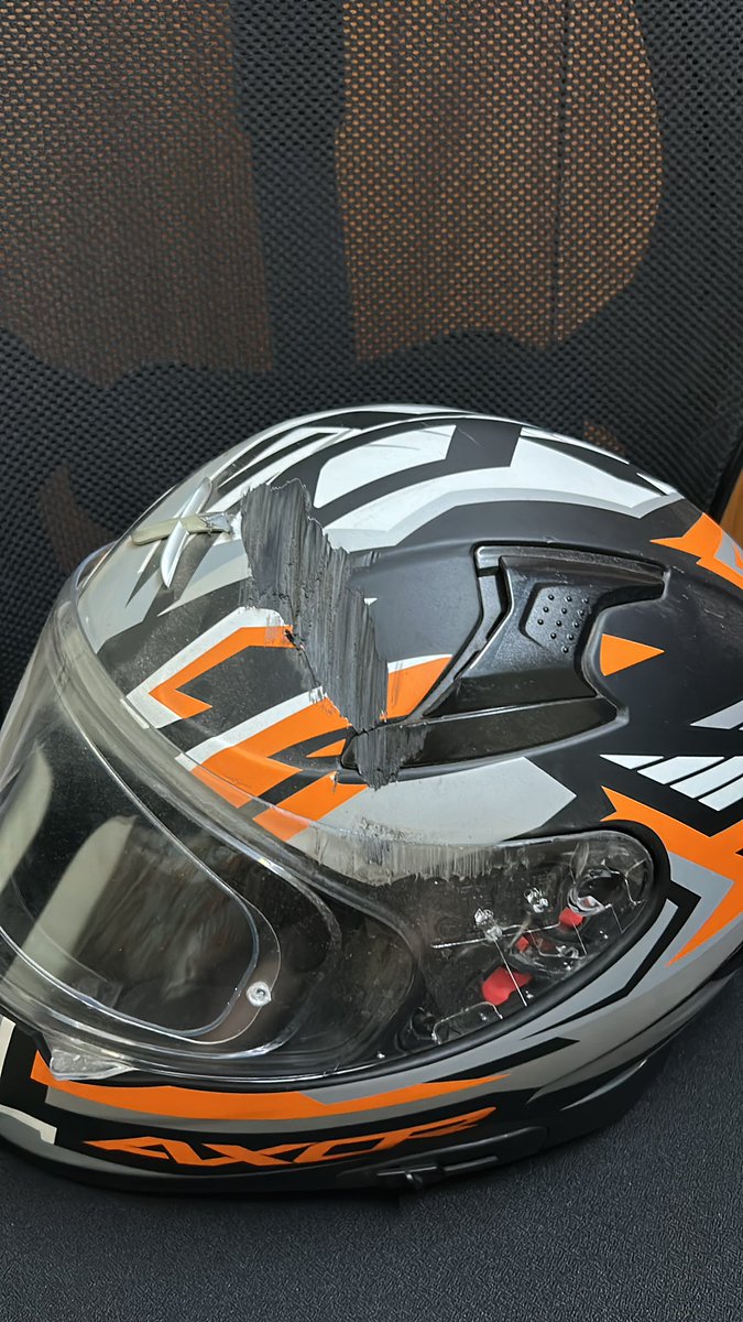 ImshivamW's tweet image. @rapidobikeapp My parcel delivered today (Ride ID: RD17 6373 8762 6408 692) arrived completely damaged. It was a helmet and now it’s totally unusable. Very disappointed with the handling. Need urgent support and resolution. #Rapido #ParcelIssue