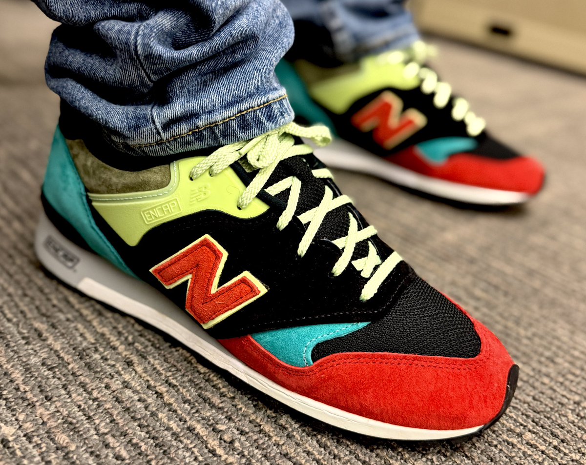 #KOTD #Firefridays 

New Balance 577 “Multicolor”

This was my first pair of NBs and the only pair I’ve kept. 

It’s something about the way the brighter colors contrast off the black. And the suede is just 🤌🏾