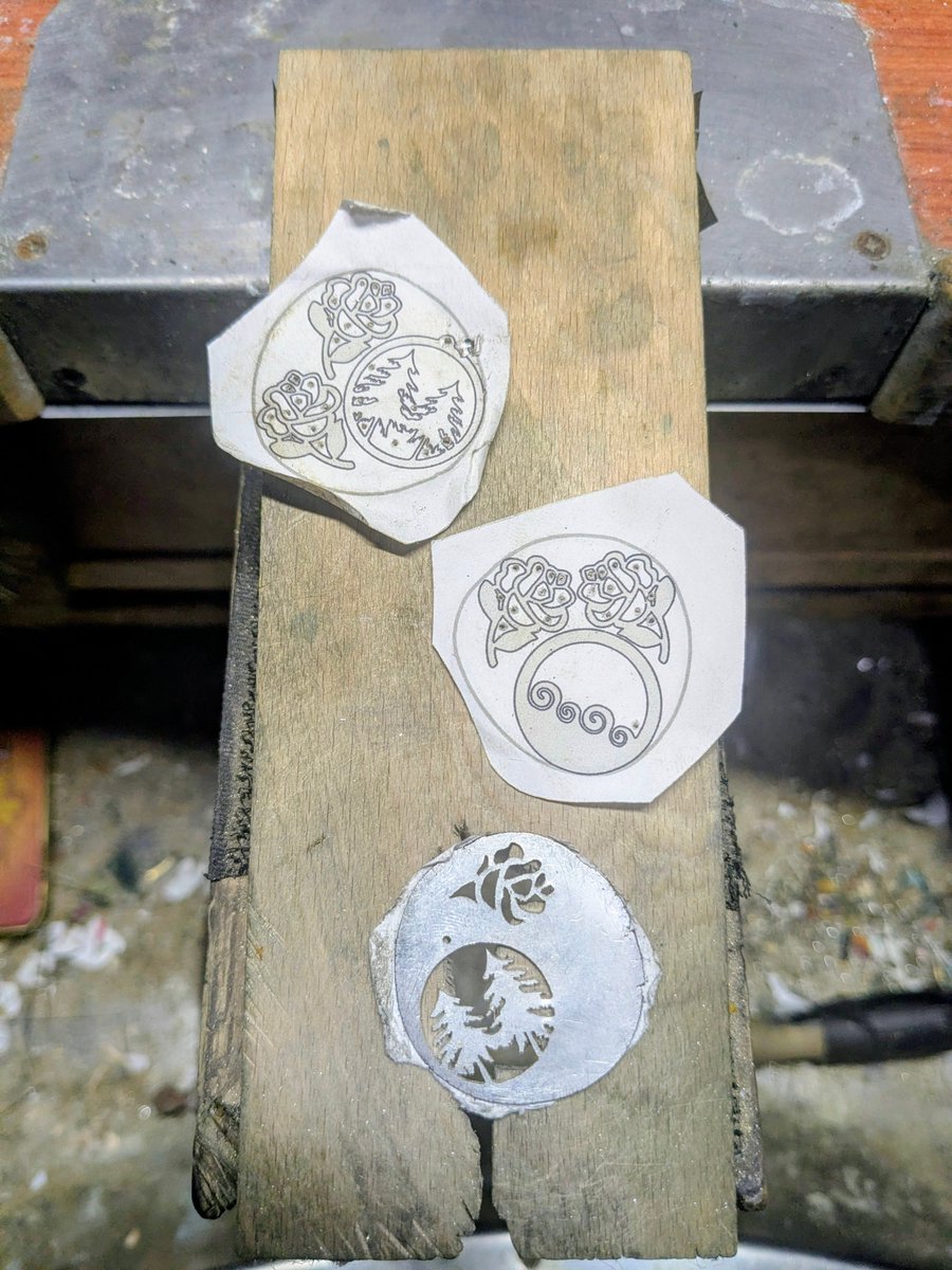 💪 Toca reponer colgantes y algún pendiente que hacía mucho que no hacía (recuerdan las rosas 🌹?), pero Ithaisa lleva desde anoche con tos y hoy no ha ido a la Ikastola así que me espera un finde complicado, a ver lo que puedo hacer

Para todo lo demás plataica.com 😜