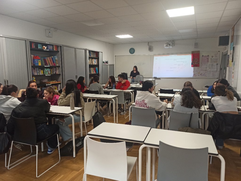 🛟 El alumnado de los ciclos formativos de la Familia Profesional de Servicios Socioculturales y a la Comunidad (Educación Infantil, Promoción e Igualdad de Género e Integración Social) participó en las charlas-taller impartidas por la ONG ACCION SIN FRONTERAS