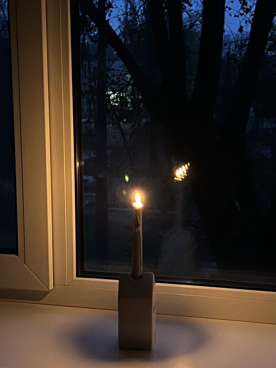 Сьогодні запалюємо свічку пам’яті та згадуємо тих, чиї голоси були знищені.
Не забуваємо. Бережемо правду 🕯️