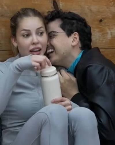 DiogoPDias's tweet image. Dudu Camargo e Saory juntos lembram muito Fred e Larissa no BBB23. Não existe química entre o casal, e toda vez me lembro da Domitila dizendo: ‘Quando ela sair e olhar o direct do Instagram e ver os novos pretendentes que surgiram, ela nem vai lembrar dele.
#AFazenda