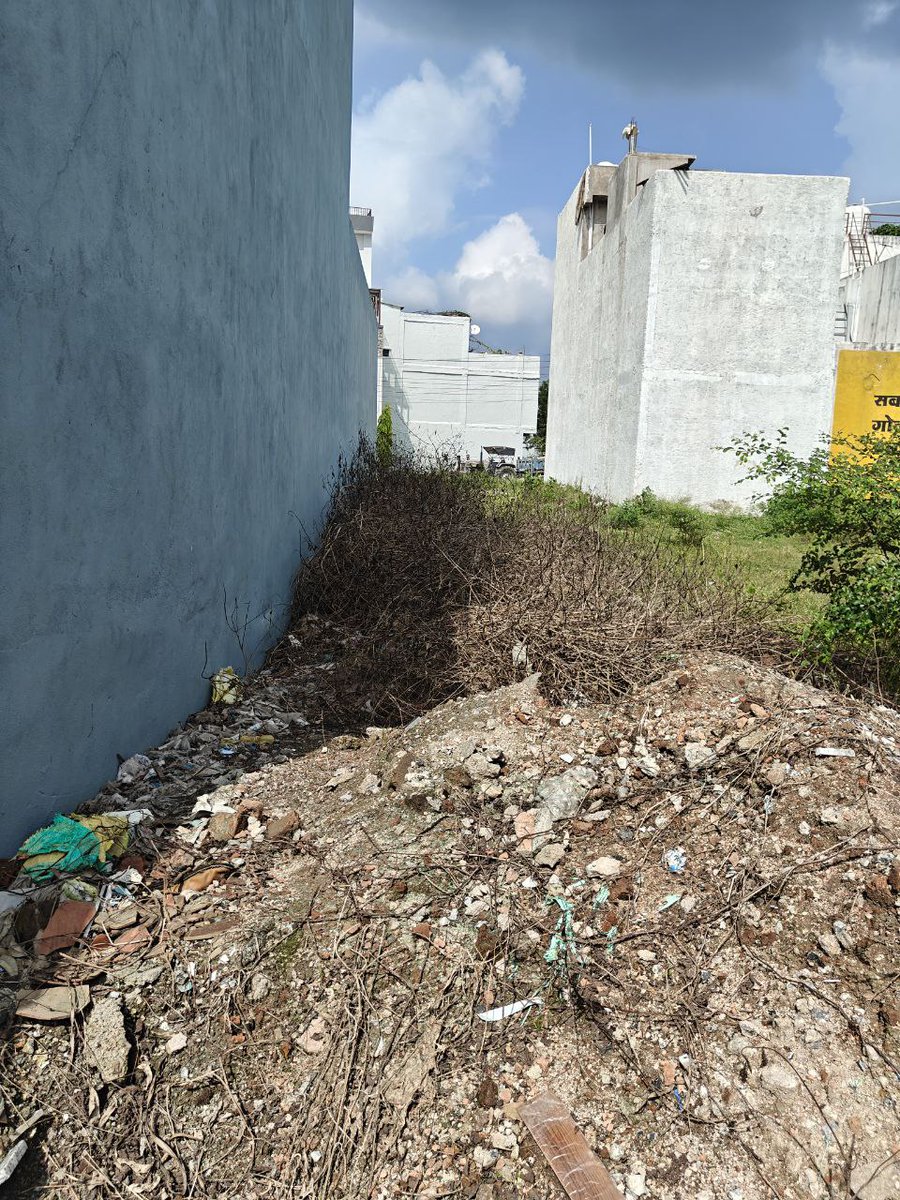 SeekerSiddharth's tweet photo. @MoHUA_India
@NRatlam
@SwachhBharatGov
Need help with swachhata complaint ID: W0102840C33239897. Neighbour dumped construction debris illegally on my mother’s plot in Ratlam MP. Despite multiple follow-ups, the municipality isn't acting. Requesting escalation and help. https://t.co/BOMNsOgkao