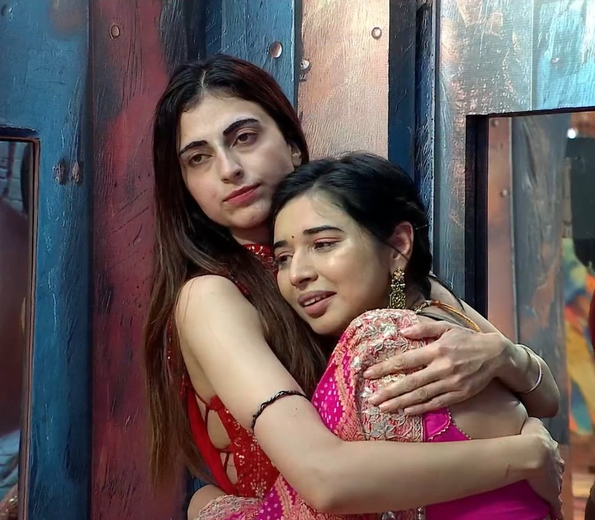 MisBeauty2210's tweet image. Appreciate where its needed whether genuinely or acting but hana consoled Tanya thanks for this gesture😭♥️
We are not like other fandoms We always praise if someone does even a pinch for her we are grateful just like her🧿

TANYA AMRITESH IN BB19 

#BiggBoss19 #BB19 #TanyaMittal