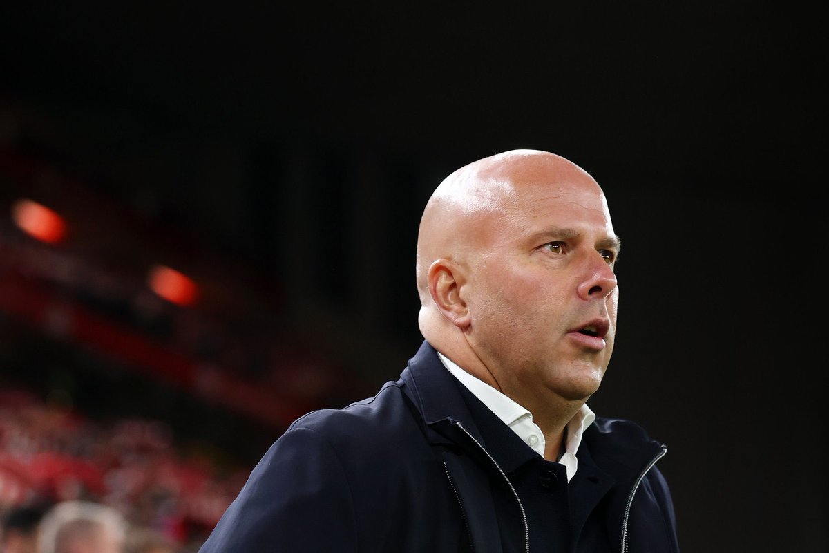 FabrizioRomano's tweet image. 🚨 Arne Slot on potential January transfer signings: “We have three centre-backs, maybe Gravenberch and Endo as well”.

“Maybe you are not aware of it yet, but we have other positions that are maybe more of an issue”. 👀