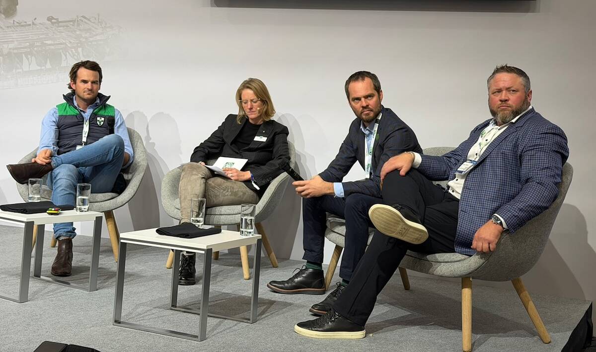 TheAGDealer's tweet image. [Via @westernproducer] From Agritechnica: The future of tractor power, building quicker crop apps and large farms and tech. vist.ly/4fhnn