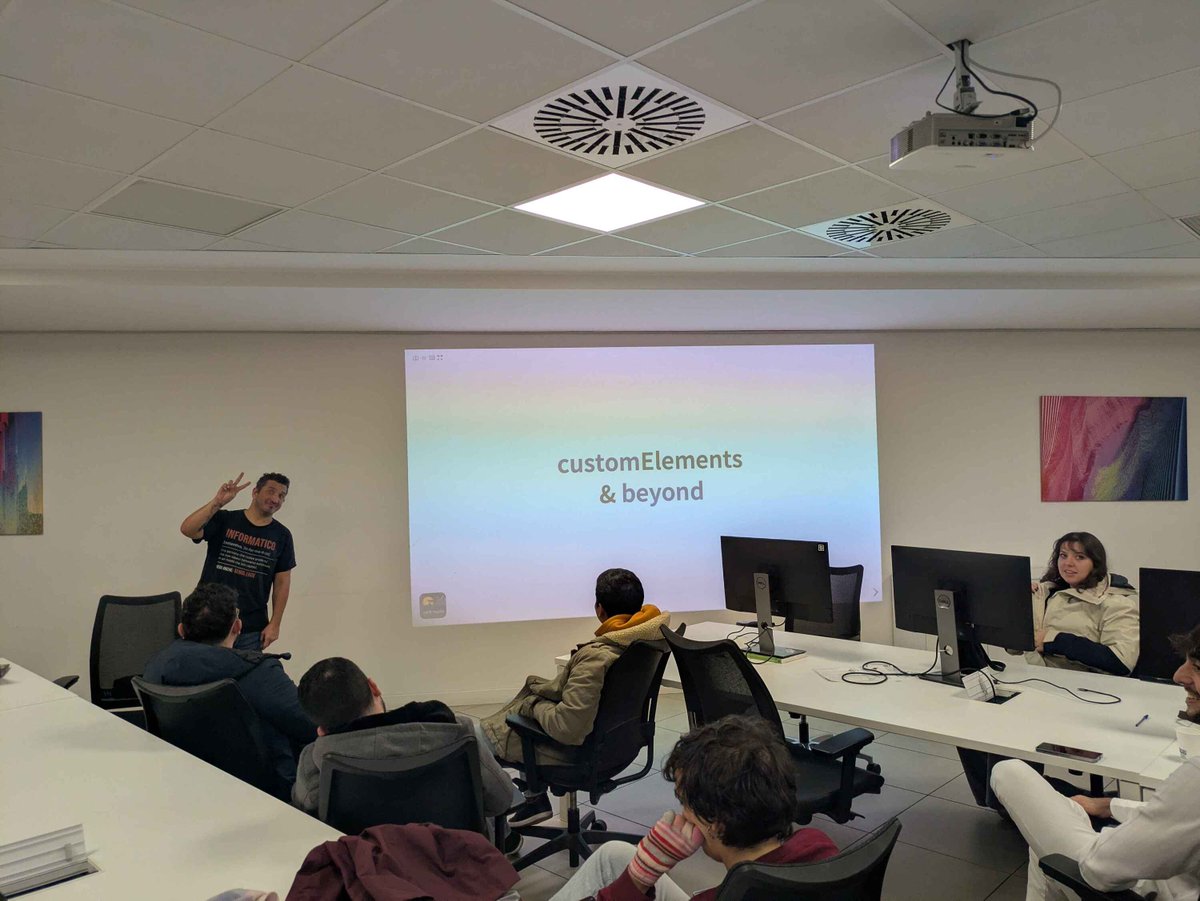 sourcesense's tweet image. Grande adesione al #meetup mensile di @roma_js! Davanti a una sala pienissima, Emiliano Pisu ha spiegato come costruire delle web app con i #customElements. Grazie a tutti e tutte per la partecipazione!

#StayTuned per il prossimo appuntamento. . .