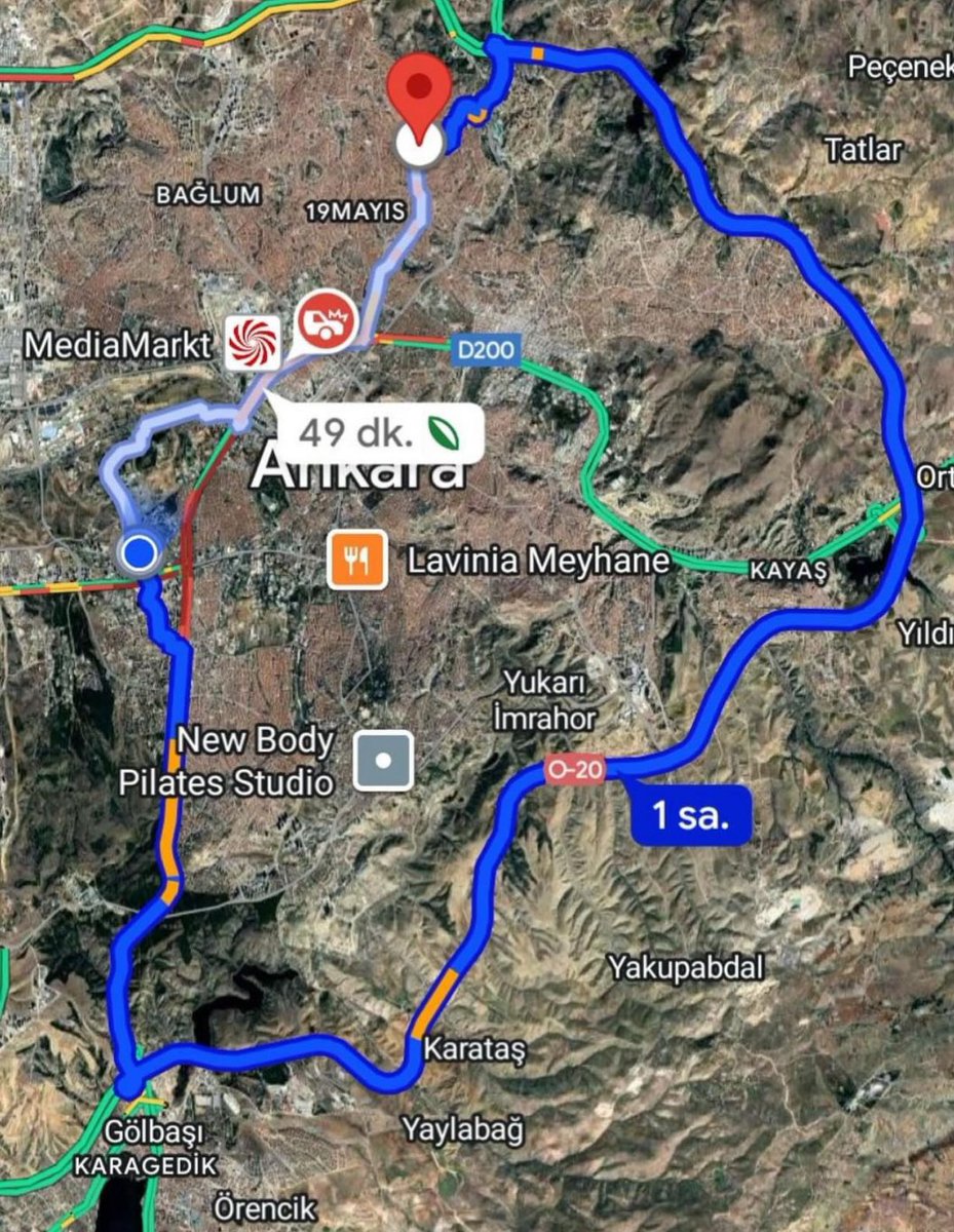 Ankara’da 13 kilometrelik yol trafikten dolayı 49 dakikada kat edilirken 64 kilometrelik farklı güzergah ile aynı yere 1 saatte gidilebildiği görüldü.