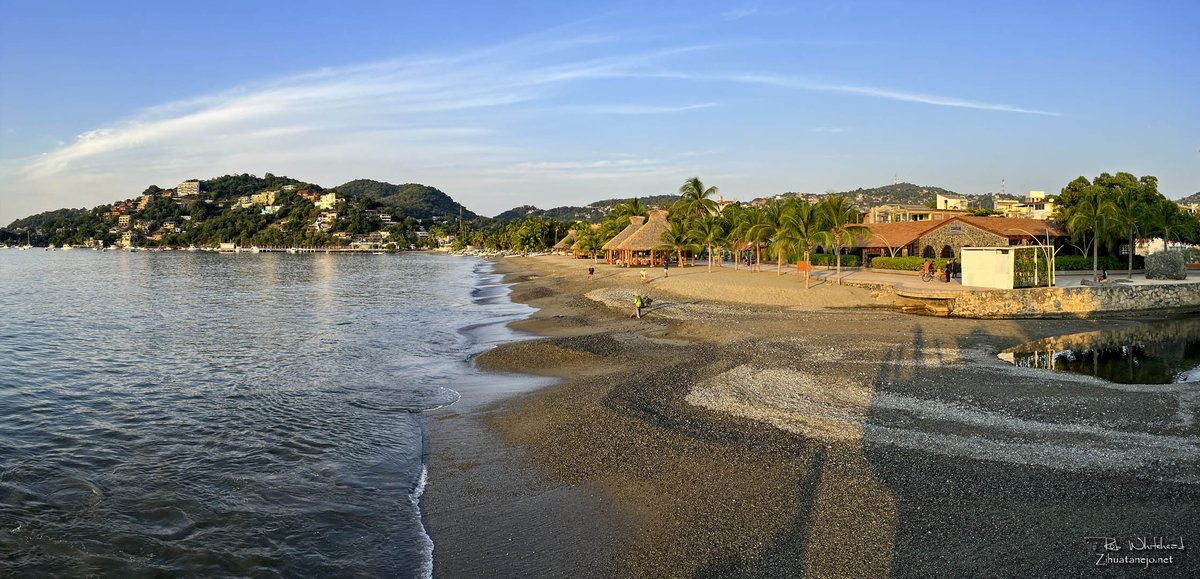 ¡Maravilloso día desde el idílico paraíso tropical de #Zihuatanejo #Ixtapa #Zihua!
Sunrise on Playa Principal in Zihuatanejo. 
¡Cuidemos nuestro patrimonio!
#MásSeguridadPúblicaMenosCemento #NoBlueFlag #PreservemosPlayaManzanillo #DenunciaElEcocidio
visita Zihuatanejo.net
