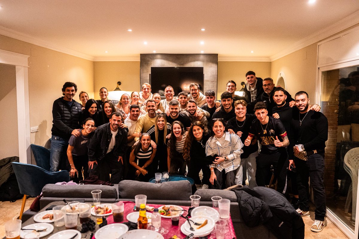 Mandar todo mi apoyo a <a href="/PIOFCFemenil/">PIO FC Femenil</a> para la final de hoy, estaremos animando desde casa suerte a todas.
#piofc #piofemenil #QueensLeague #queensleaguecup #final