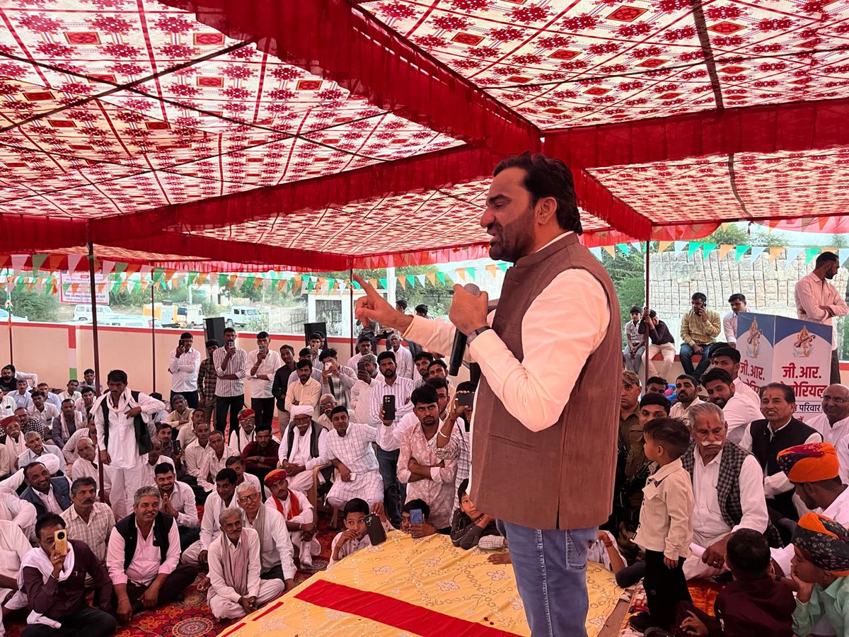 hanumanbeniwal's tweet image. बीकानेर जिले के नोखा क्षेत्र में स्थित ग्राम -केड़ली में अमर शहीद सुबेदार तुलछाराम जी सियाग की मूर्ति का अनावरण कार्यक्रम में सम्मिलित हुआ |