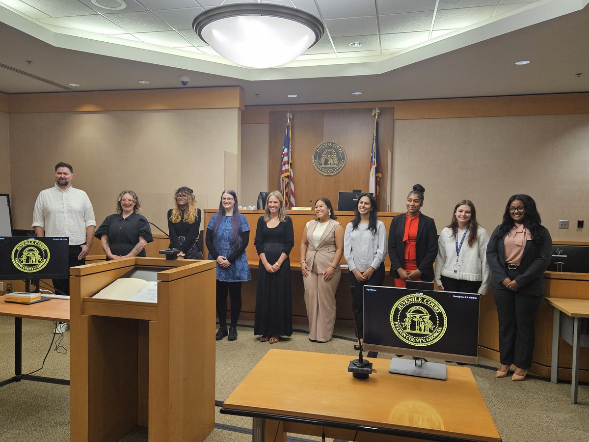 🚨New CASAs alert! This wonderful group was sworn in on Nov. 12 and we can't wait to see the difference they make for Fulton foster youth!