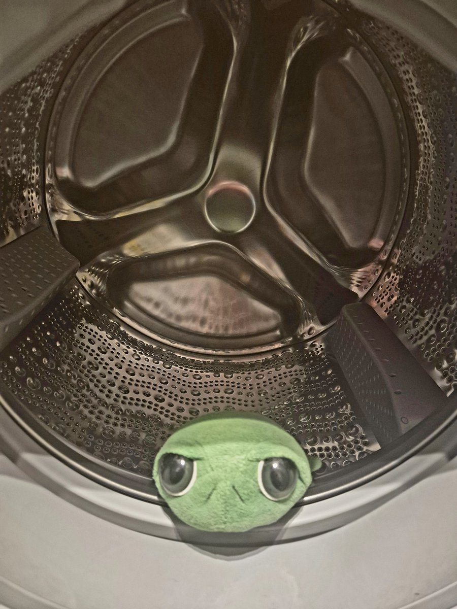 Hi,
Mein Name ist Josie. Ich wohne über's Wochenende bei Frau Iche. Zuerst muss ich in so ein komisches Ding, hat sie gesagt. Ist das gefährlich?

<a href="/Flori_penguin/">Flori & Konrad</a> <a href="/Ottokar_reist/">Ottokar 🐧</a> <a href="/GiraffeGreta/">Greta 🦒</a>