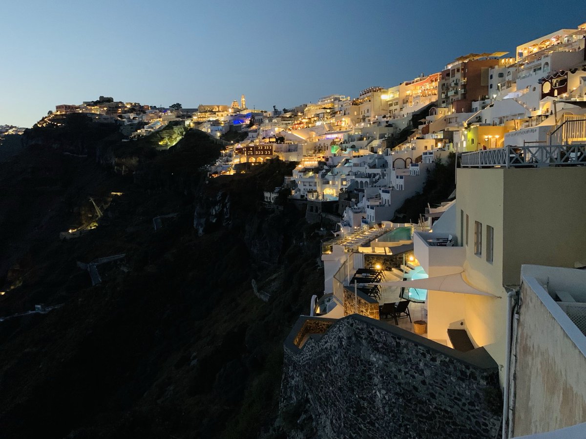PPJourneys's tweet image. Nighttime magic on the caldera. 🇬🇷You can’t buy happiness, but you can book a room at Keti Hotel and that’s pretty much the same thing. Amazing view from our room. 😍 #santorini #travelagent #PerfectlyPackagedJourneys
