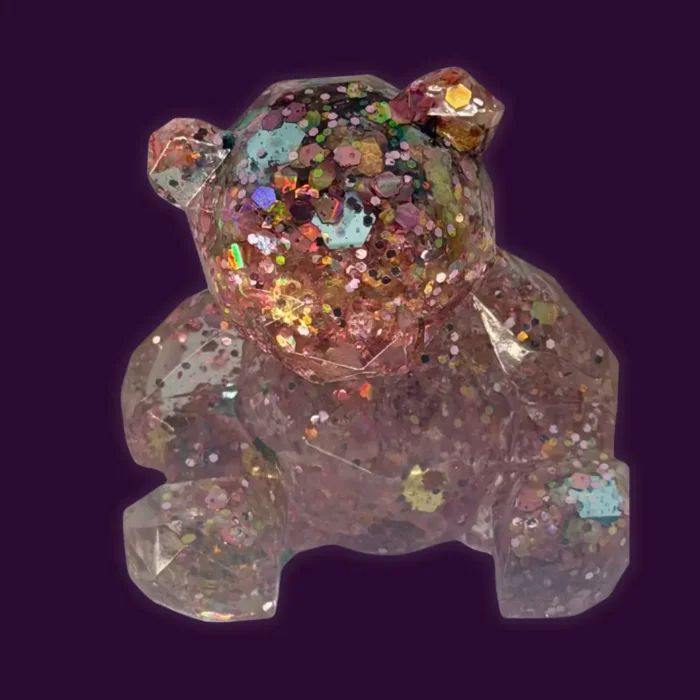 Poxy_Roses's tweet image. Soft shimmer, glossy resin, and the sweetest little collectible.
poxyrose.com/resin-bear-fig…

#resinminiatures #PinkResinBear #poxyrosedispatch